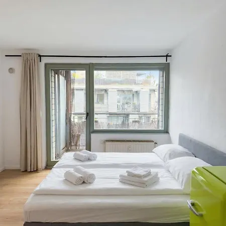 Appartement Mitten In Zwischen Cafes Und Parks Keulen