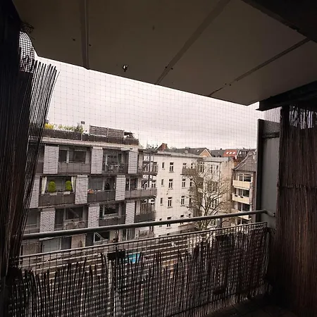 Mitten In Zwischen Cafes Und Parks Appartement